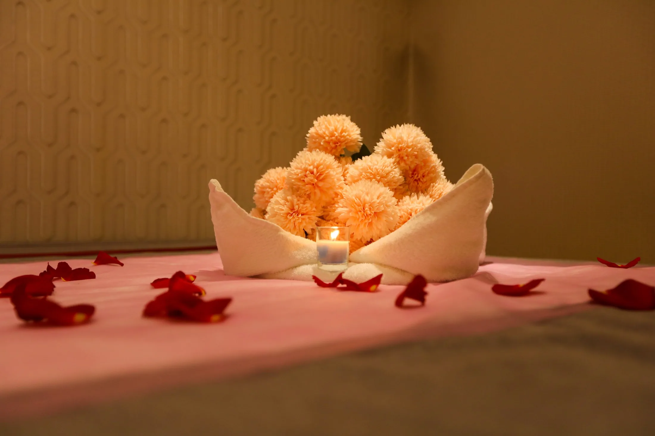 Towel and candle detail in spa suite at Impressive Spa Marina